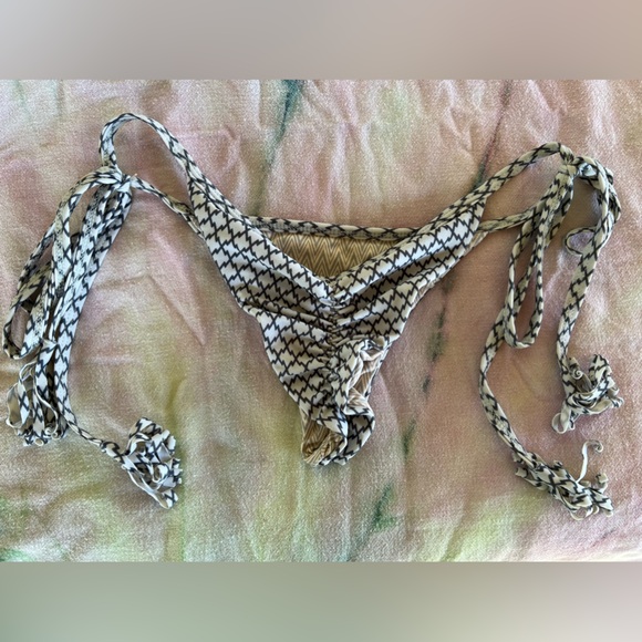 acacia swimwear Other - RARE Acacia Swimwear Diamond Rio Tie-Side Bikini Bottoms